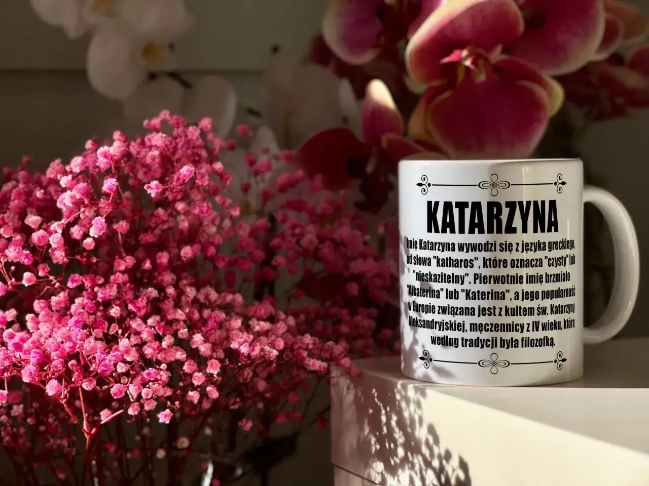 Biały kubek z napisem 