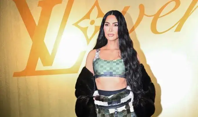 Kim Kardashian Louis Vuitton stylizacje ikoniczne