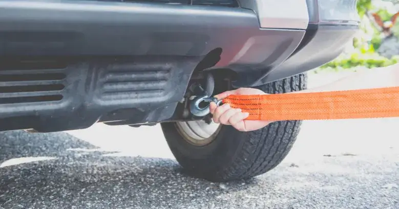 prawidłowe mocowanie liny holowniczej błędy