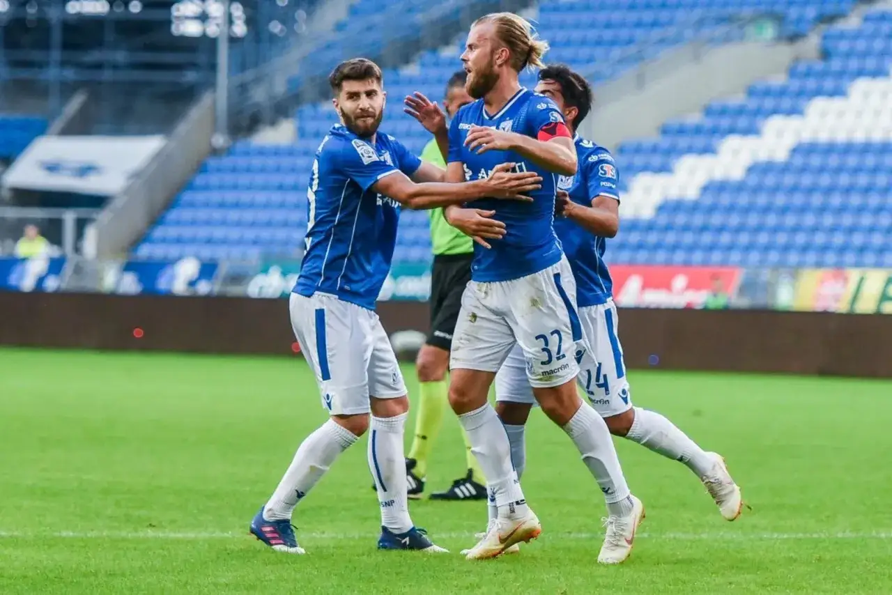 Zdjęcie Ile zarabiają piłkarze Lecha Poznań? Zaskakujące fakty o pensjach