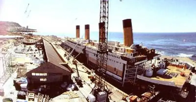 Replika statku Titanic na planie filmowym w Meksyku