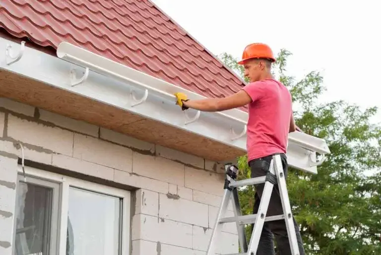 Zdjęcie Ile kosztuje założenie rynien? Ceny, materiały i oszczędności