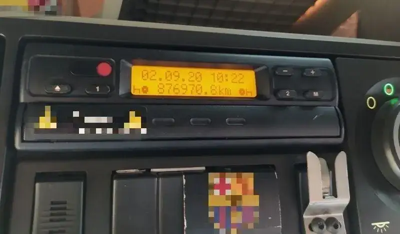 Tachograf cyfrowy w ciężarówce