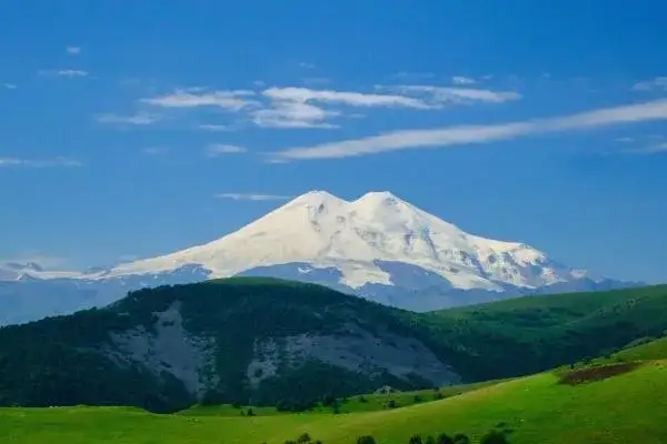 Zdjęcie Elbr&uacute;s: La monta&ntilde;a m&aacute;s alta de Europa (no es el Mont Blanc)