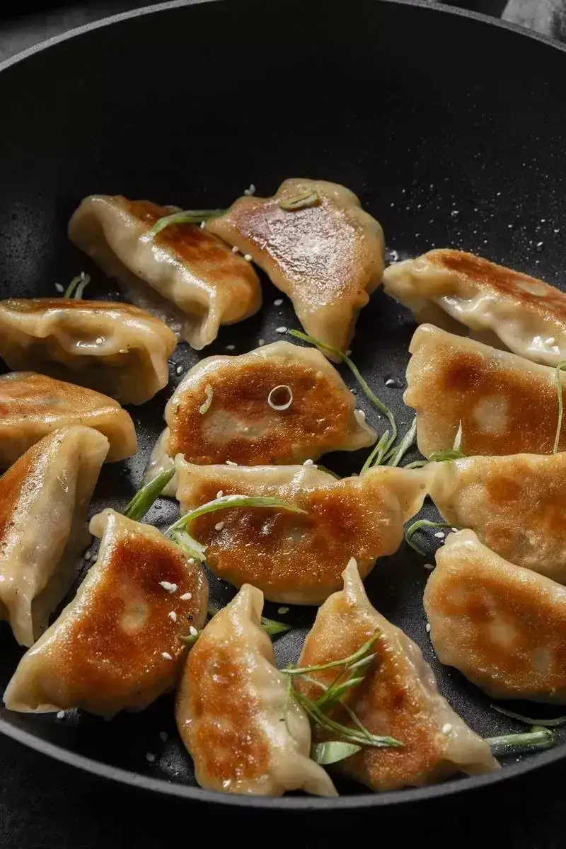 Zdjęcie Jak smażyć pierogi na patelni, aby były chrupiące i smaczne