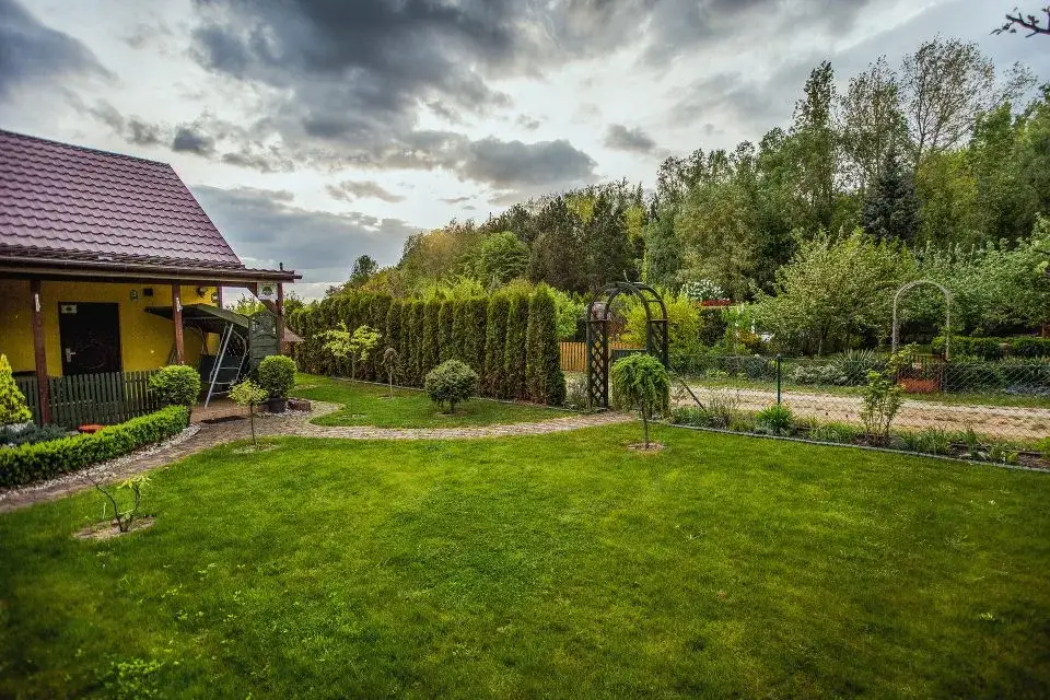 Zdjęcie Czy działkę rekreacyjną można przekształcić w budowlaną? Oto wyzwania