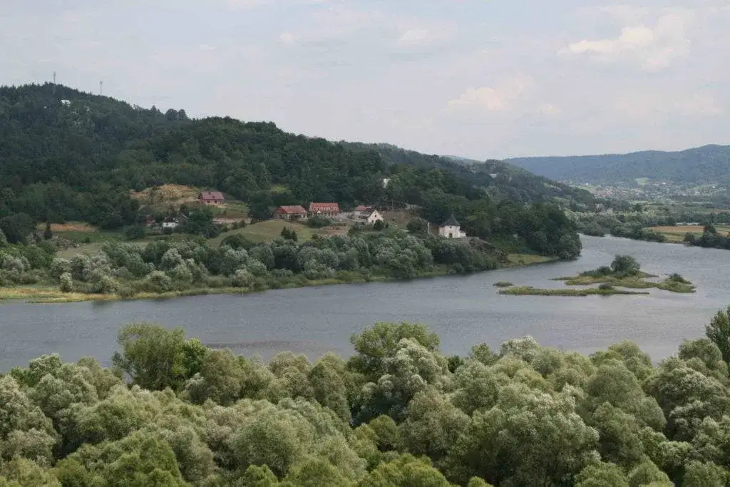 Zdjęcie Najlepsze atrakcje nad jeziorem czchowskim, kt&oacute;re musisz zobaczyć
