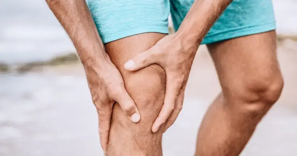 Zdjęcie Jak długo boli skręcone kolano? Poznaj czas trwania bólu i leczenia