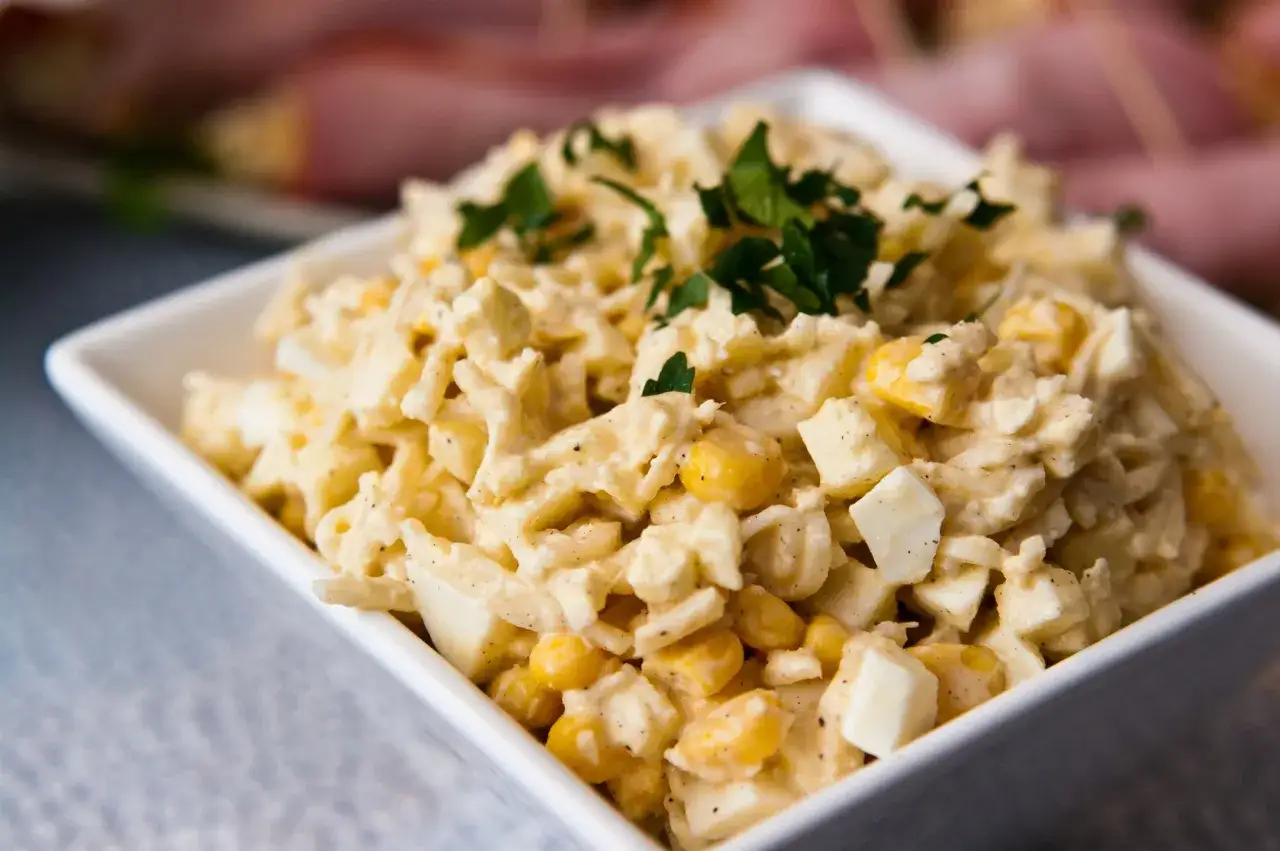 Zdjęcie Ile kcal ma sałatka jarzynowa? Sprawdź, co wpływa na kaloryczność