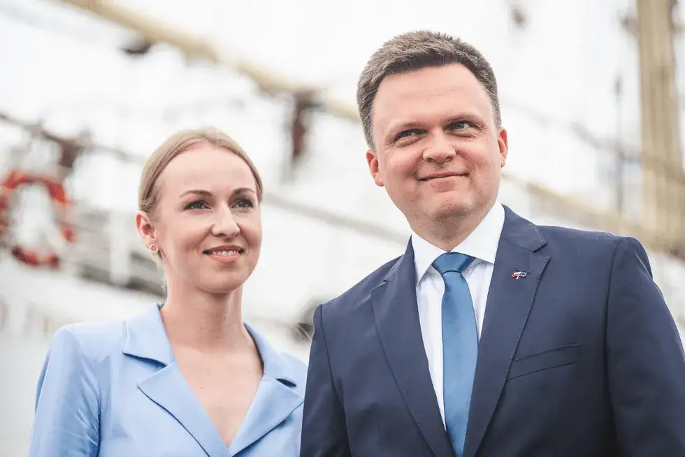 Zdjęcie Szymon Hołownia czy ma żonę? Odkryj szczegóły jego życia prywatnego