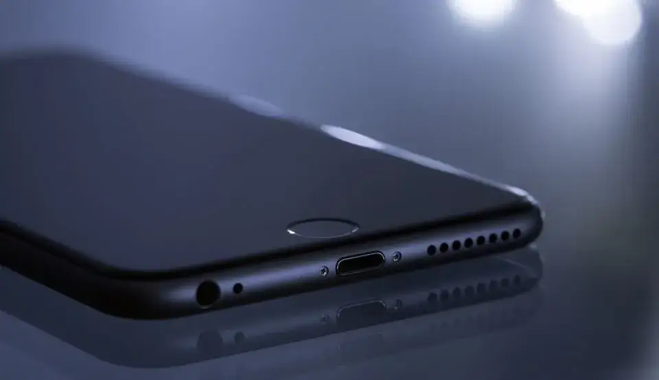 Zdjęcie Wymiana baterii iPhone 6s w Cortland - uniknij problemów z urządzeniem