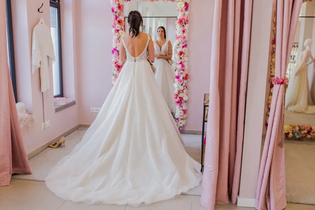 Zdjęcie Jak mierzyć suknię ślubną, aby uniknąć rozczarowań przy dopasowaniu