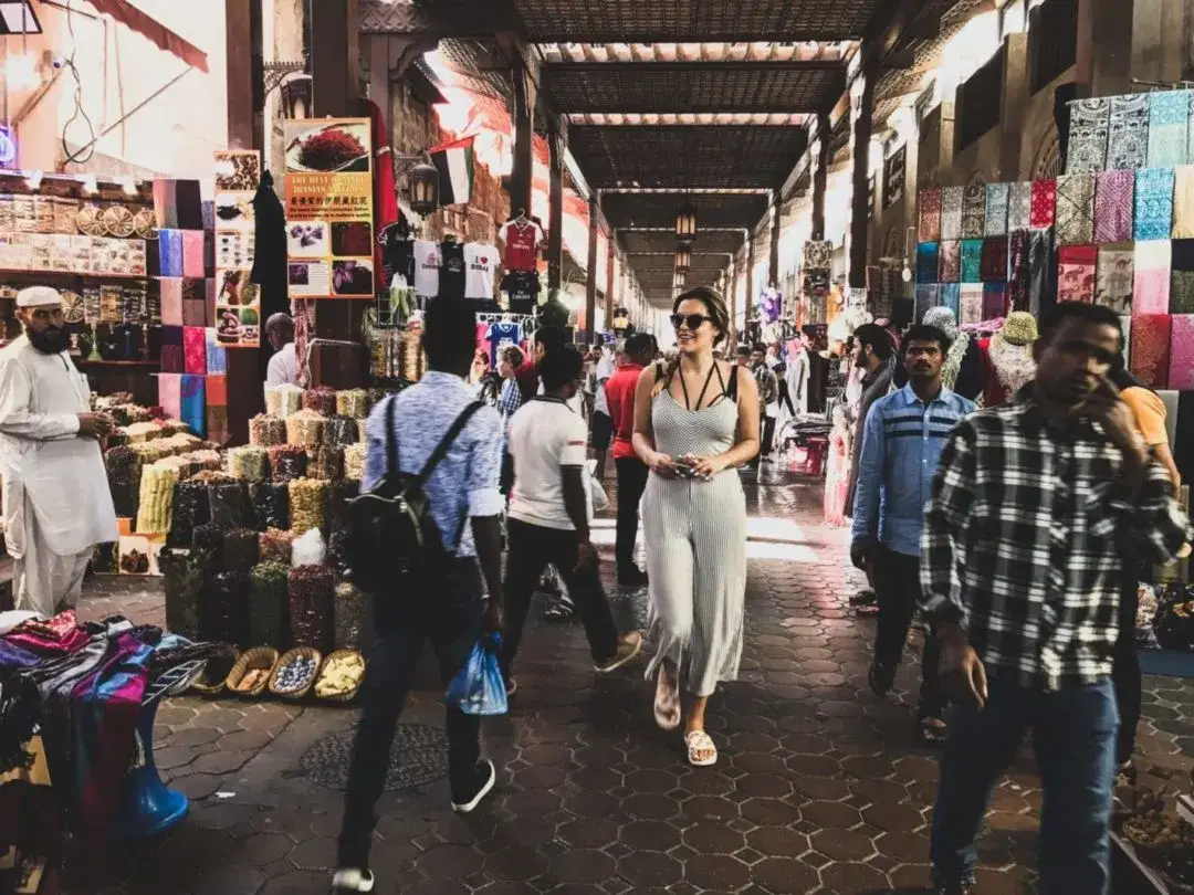 Zdjęcie Czy w Emiratach jest bezpiecznie? Odkryj ukryte zagrożenia i fakty