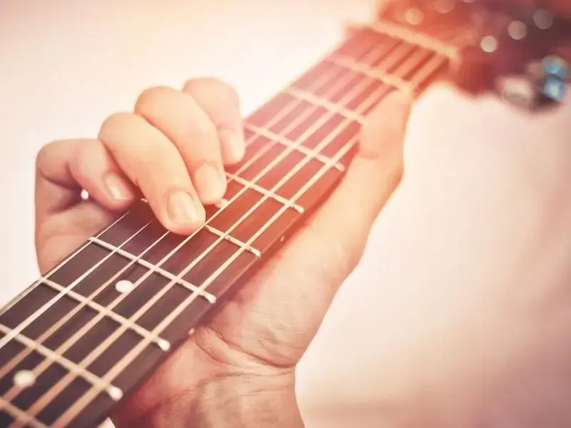 Zdjęcie Podstawowe chwyty gitarowe dla początkujących, które musisz znać