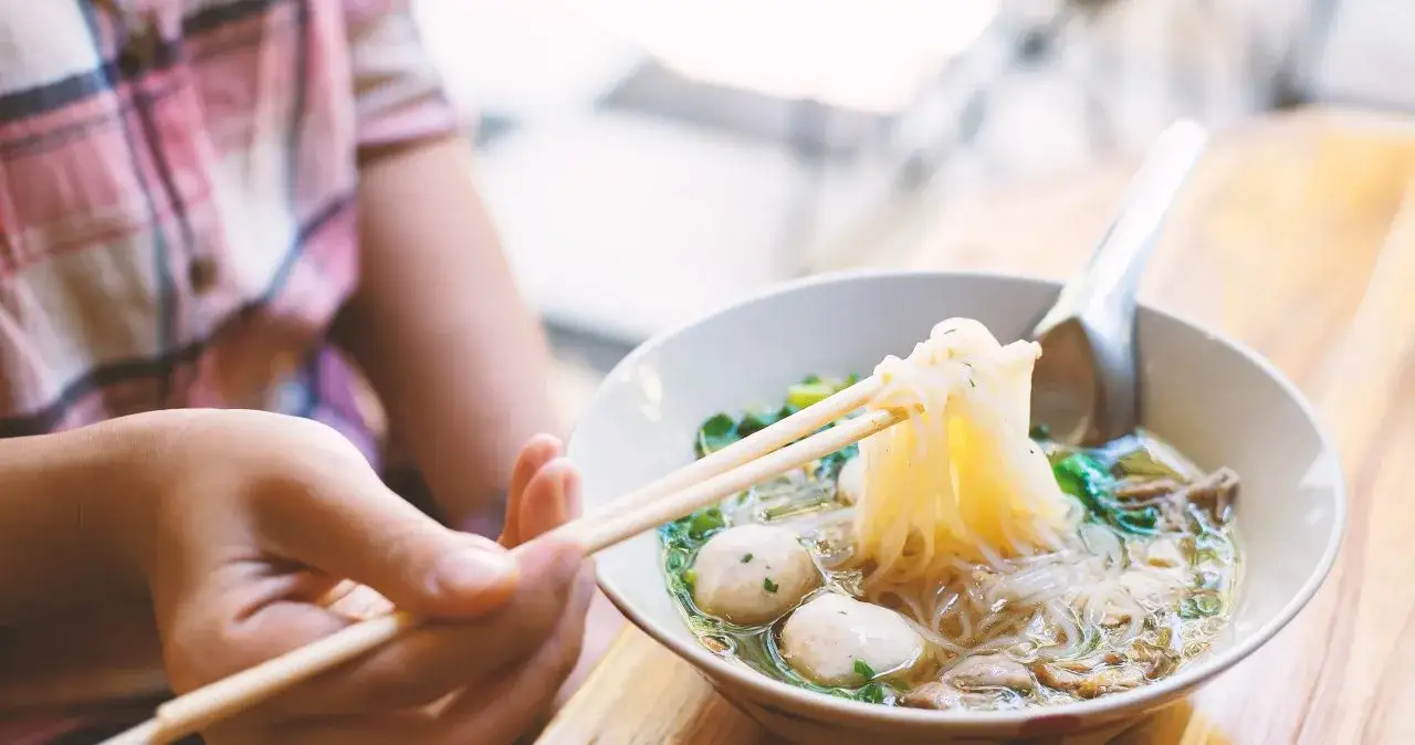 Zdjęcie Czy makaron ryżowy ma gluten? Poznaj prawdę o jego składzie