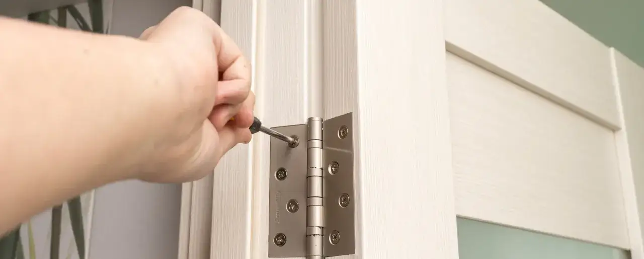 Zdjęcie Montaż drzwi w Leroy Merlin - poznaj aktualne koszty i ukryte opłaty