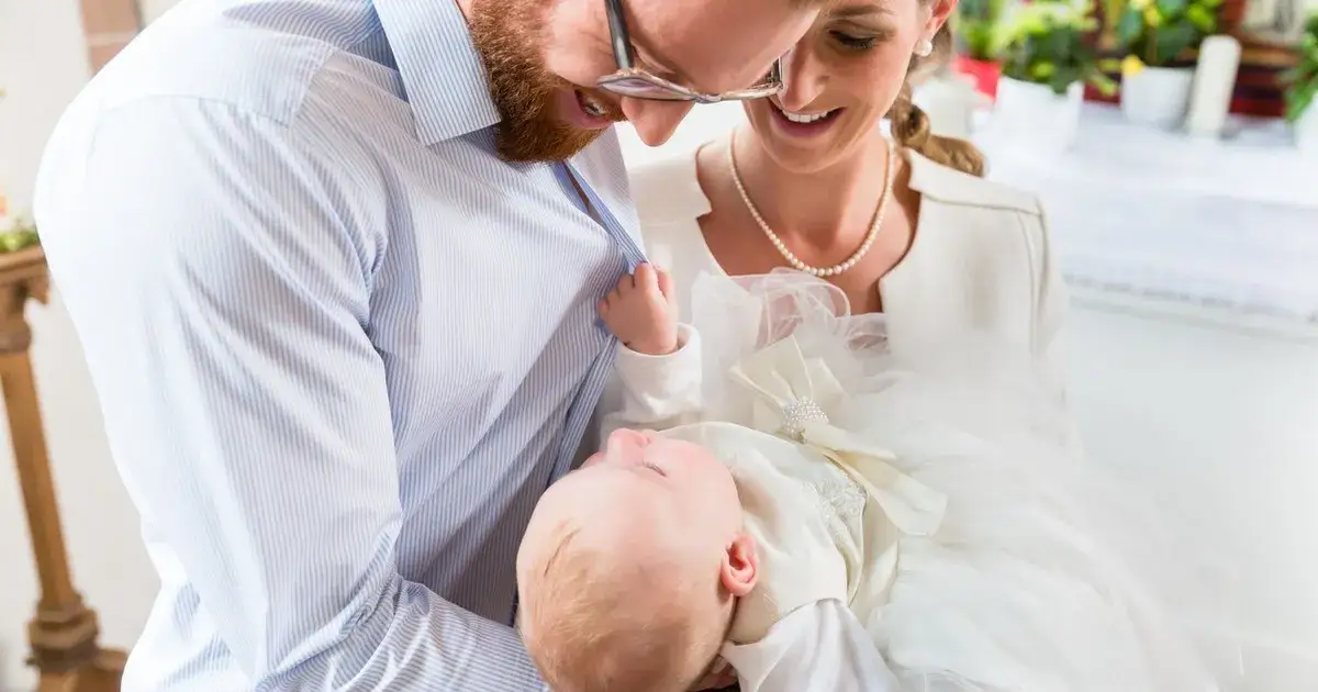 Zdjęcie Ile się daje na chrzciny jako chrzestny? Sprawdź, by nie przepłacić