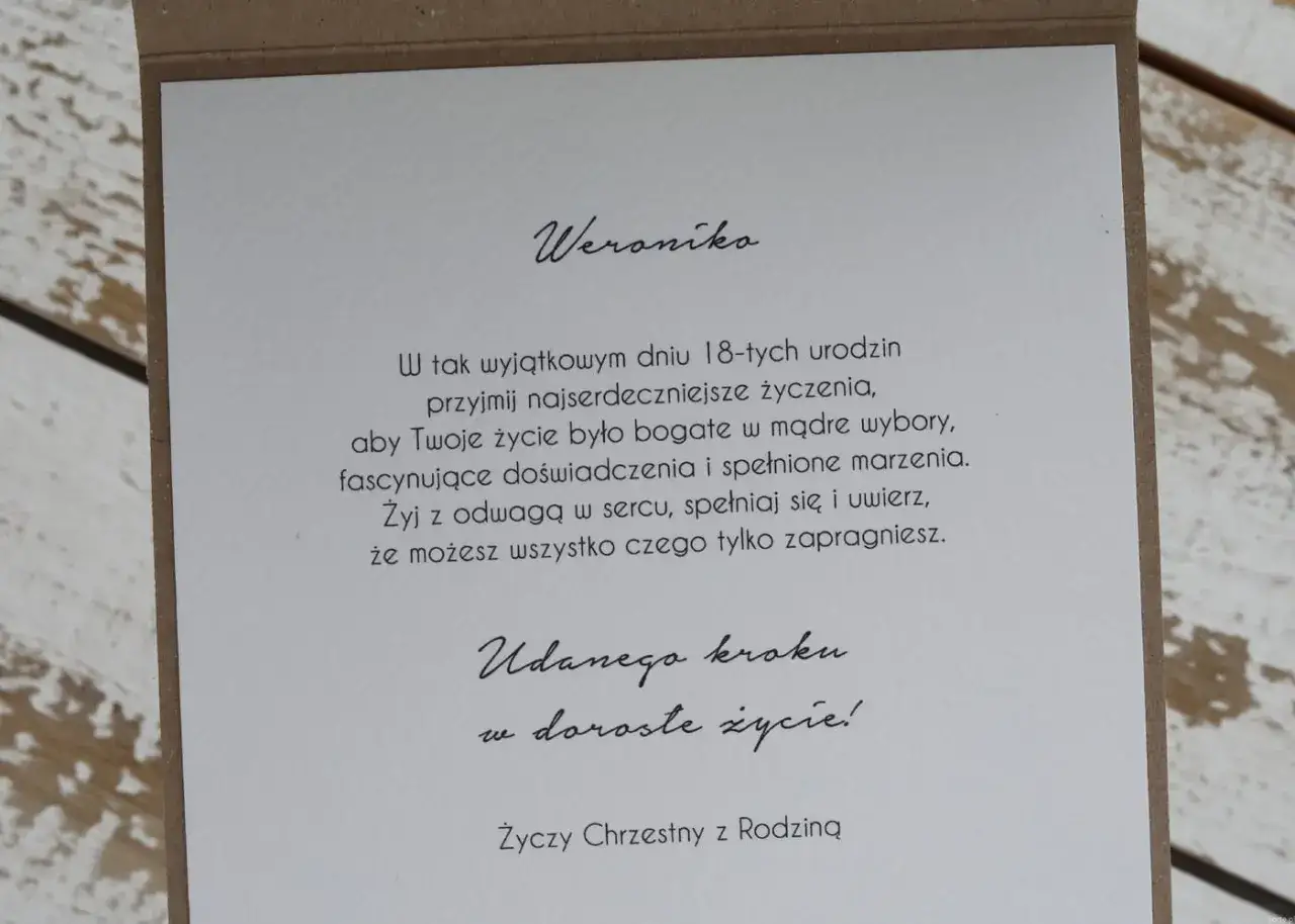 Mądre życzenia na 18 urodziny od chrzestnej dla Weroniki: 