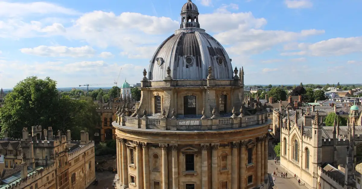  Oxford w Anglii - gdzie dokładnie znajduje się to słynne miasto uczonych?