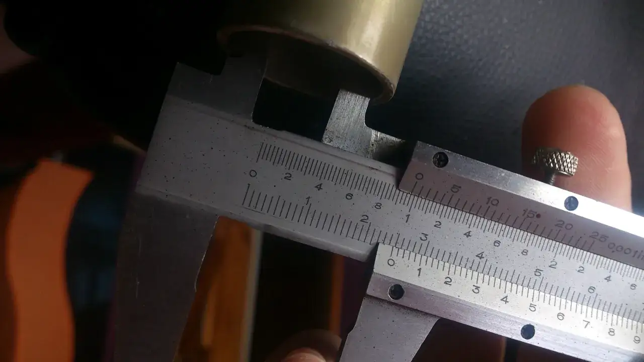 pomiar ster&oacute;w rowerowych suwmiarką