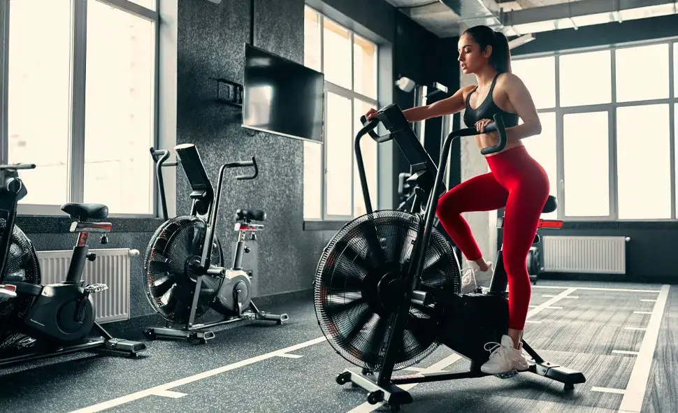 Osoba trenująca cardio rano na czczo