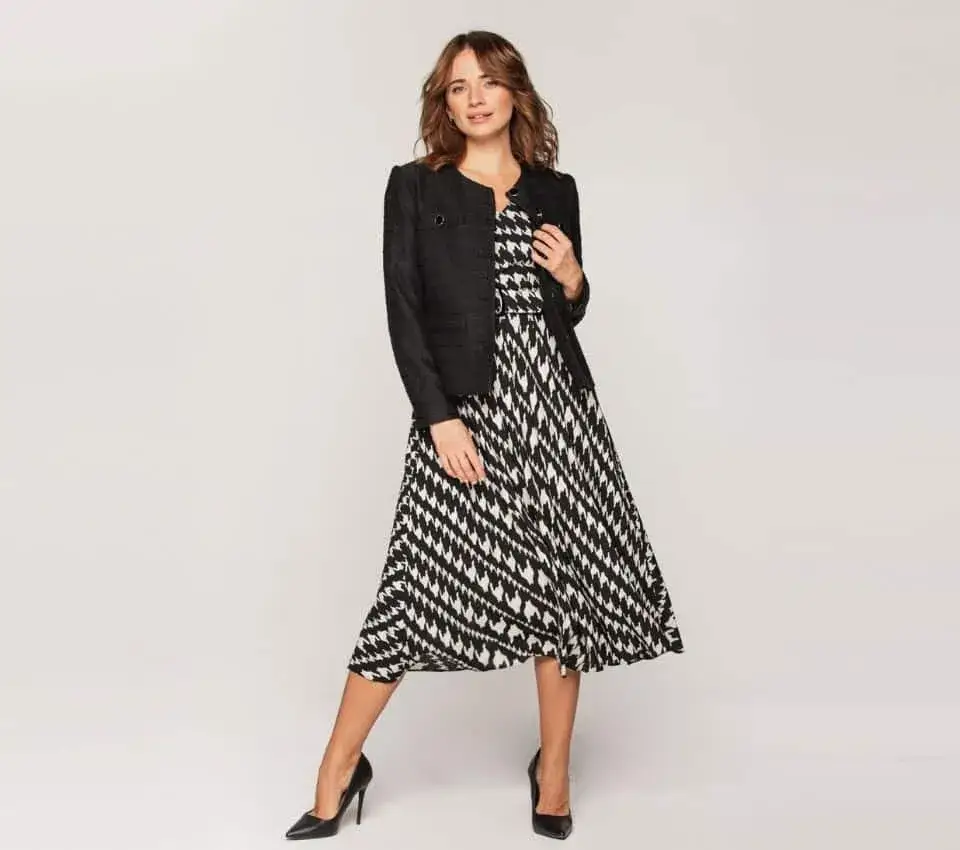 Okrycie wierzchnie do sukienki rozkloszowanej i ołówkowej