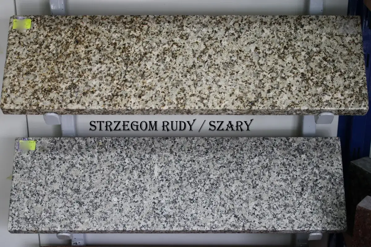 Dwa blaty z kamienia: jeden w odcieniach rudawych, drugi jako srebrzysty granit.