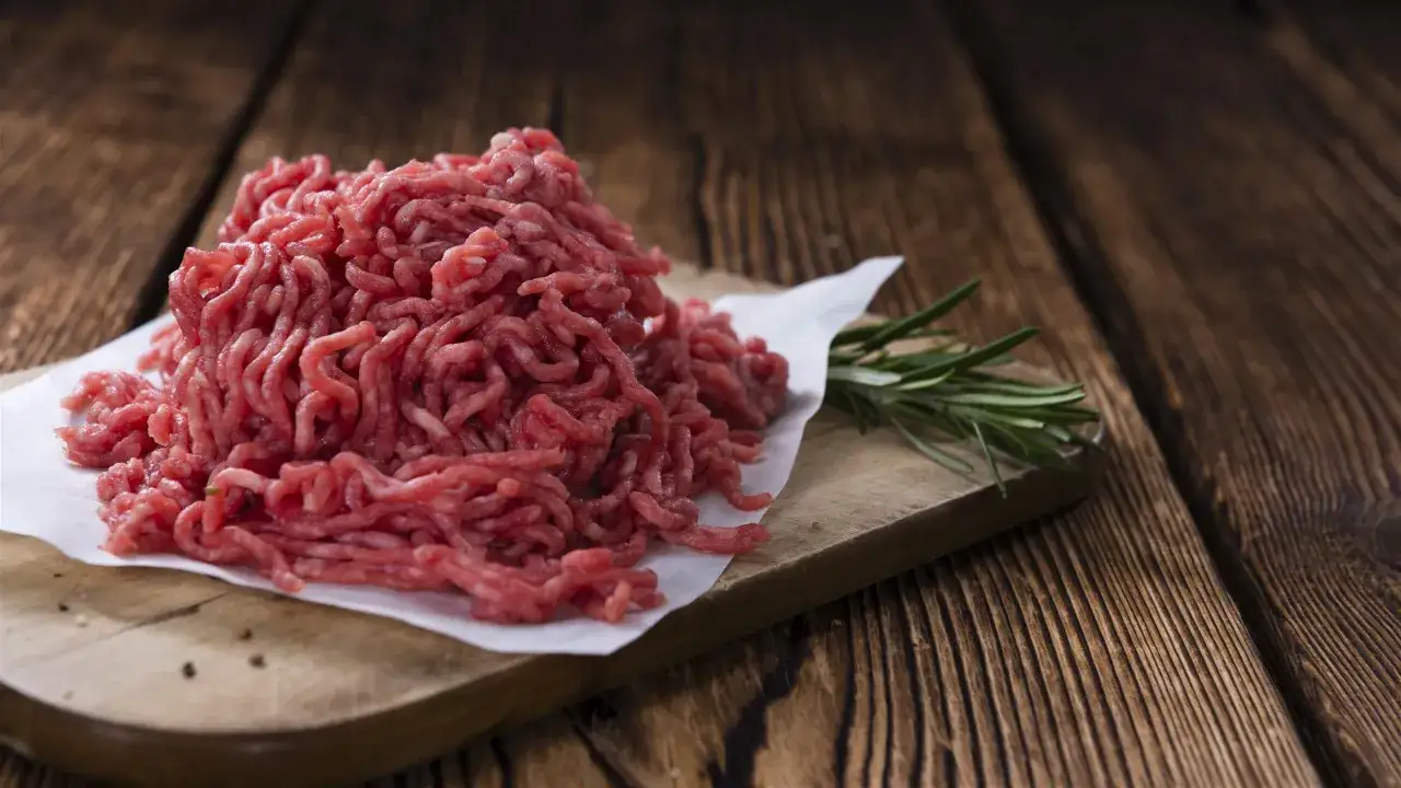 przekr&oacute;j mięsa mielonego mioglobina
