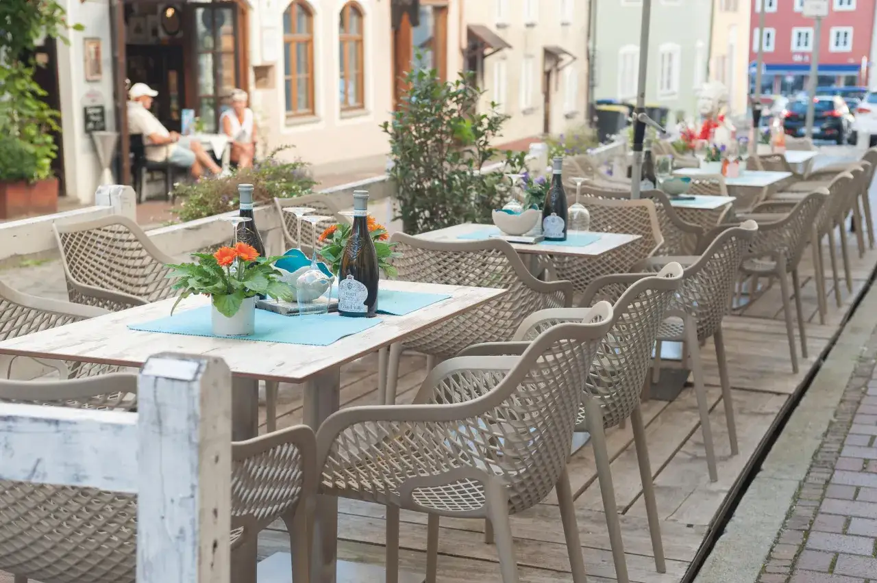 Gastronomie Outdoor M&ouml;bel Materialvergleich