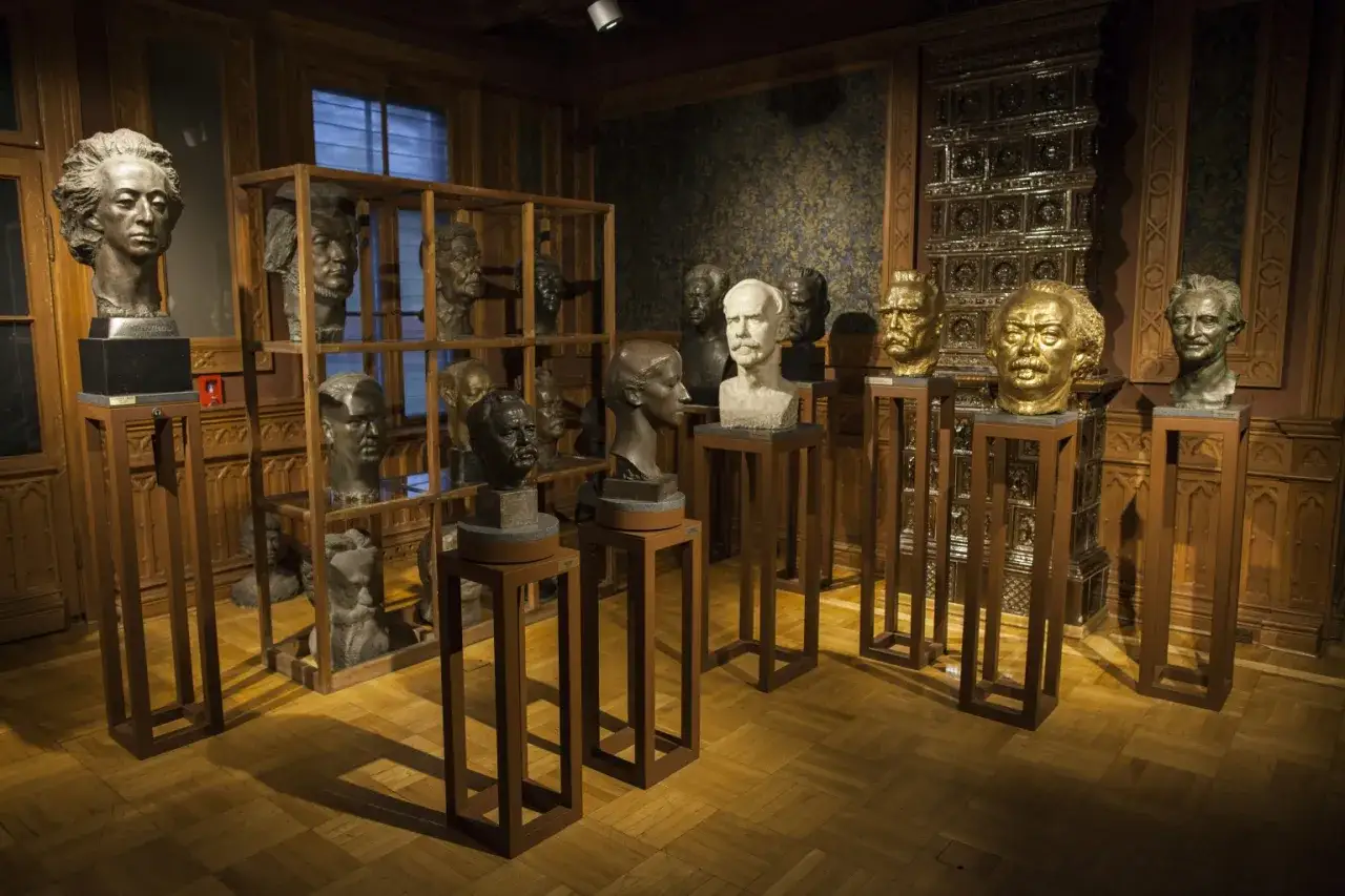 Muzeum Rzeźby Alfonsa Karnego wnętrze ekspozycja