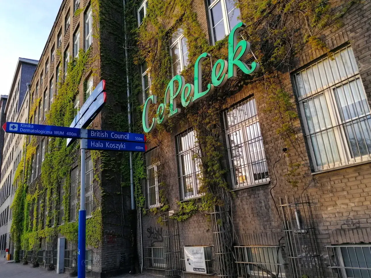 Budynek Centralnej Wojskowej Przychodni Lekarskiej CePeLek Koszykowa 78 Warszawa