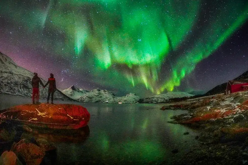 Norwegia krajobrazy fiordy g&oacute;ry zorza polarna