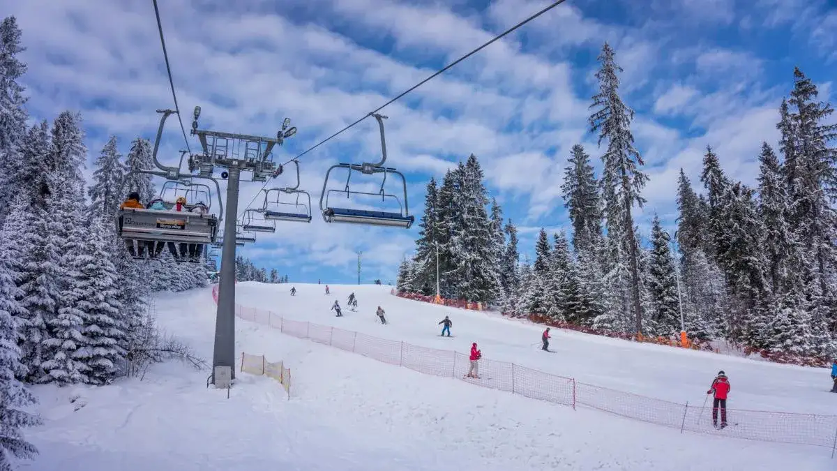 Kotelnica Białczańska zimą i latem