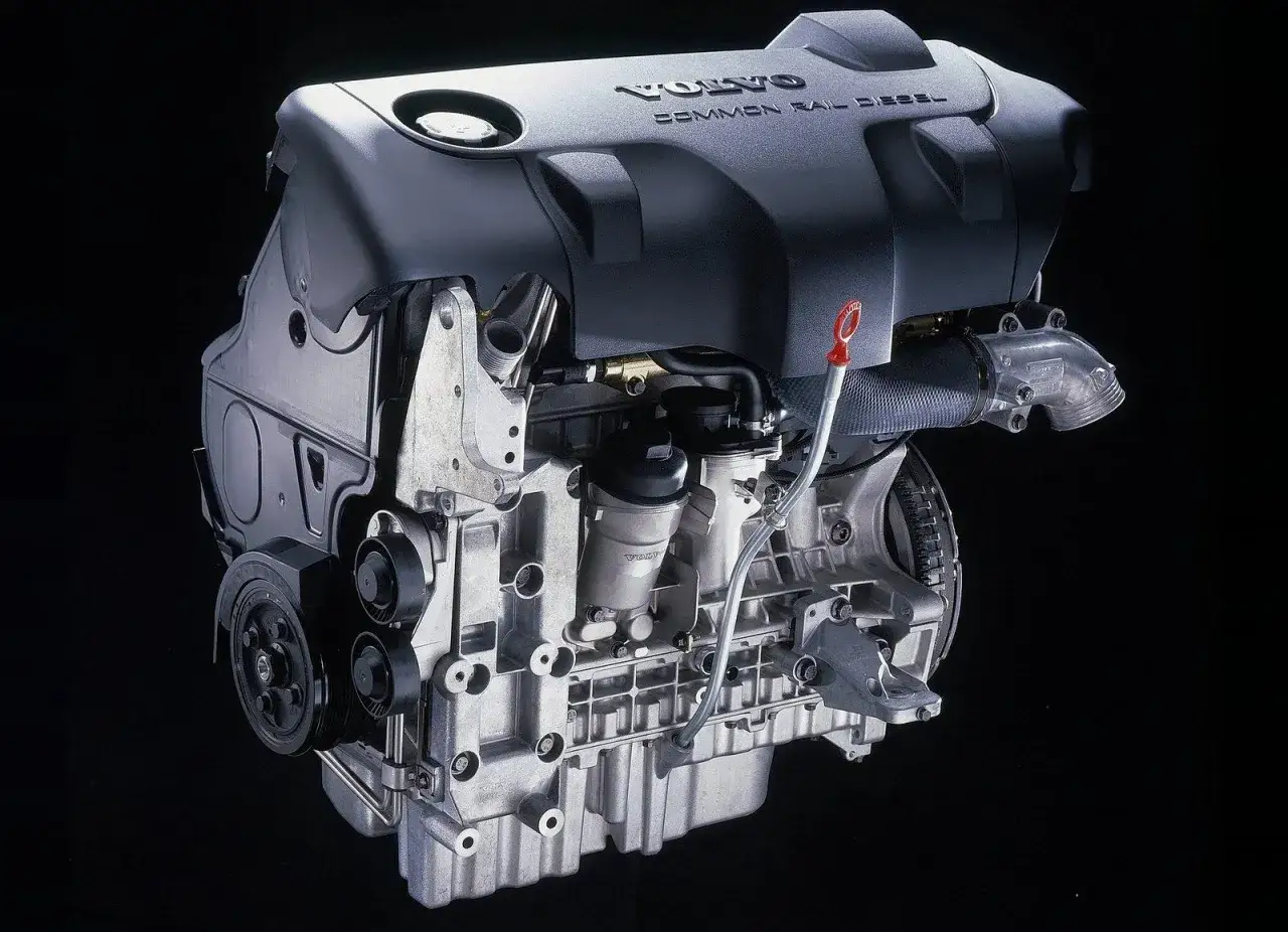 Silnik Volvo Common Rail Diesel – przykład jednych z najlepszych silników diesla, cenionych za moc i niezawodność.