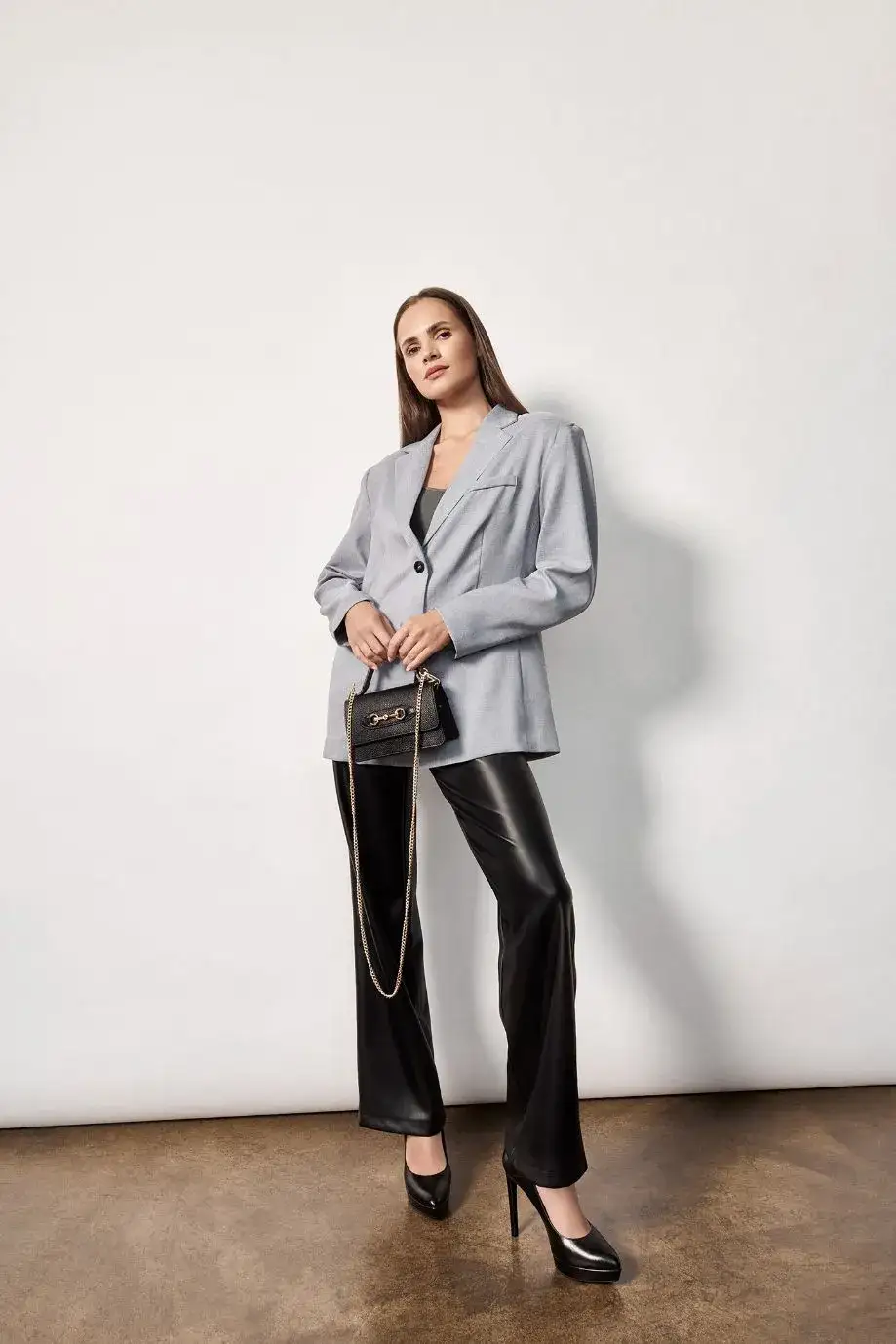 Zdjęcie W co się ubrać na bankiet firmowy, aby wyglądać elegancko i profesjonalnie