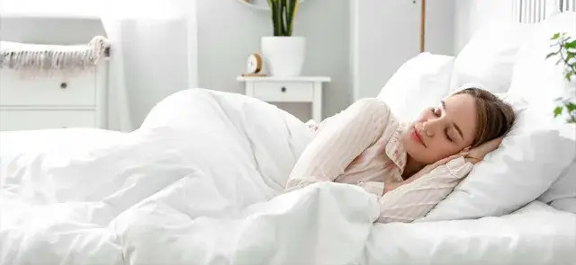 Osoba śpiąca i zdrowo jedząca