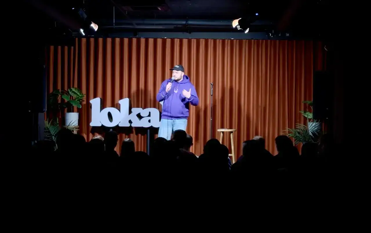 Komik na scenie, część historii polskiego stand-upu.