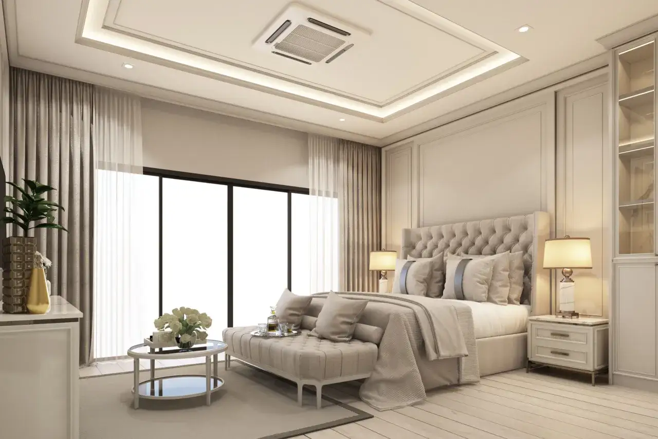 Elegancka sypialnia z łóżkiem typu king-size, ozdobnym wezgłowiem i dwoma stolikami nocnymi. Lampa modern classic na stoliku nocnym dodaje blasku.