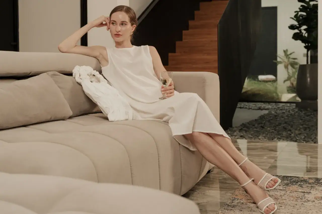 Elegancka postawa ciała kobiety