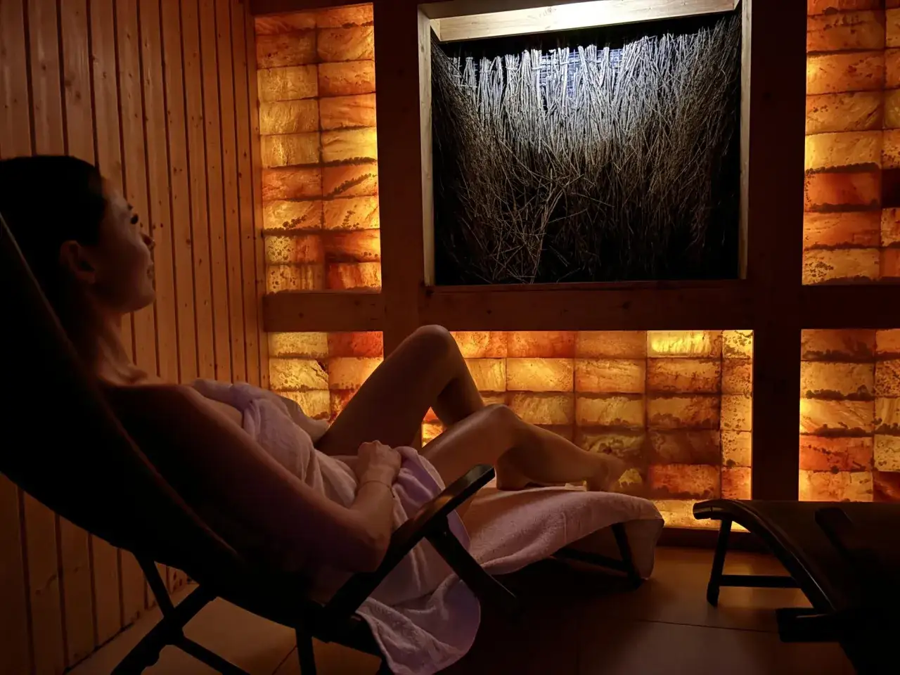 Luksusowe wnętrze hotelowego spa we Wrocławiu z basenem