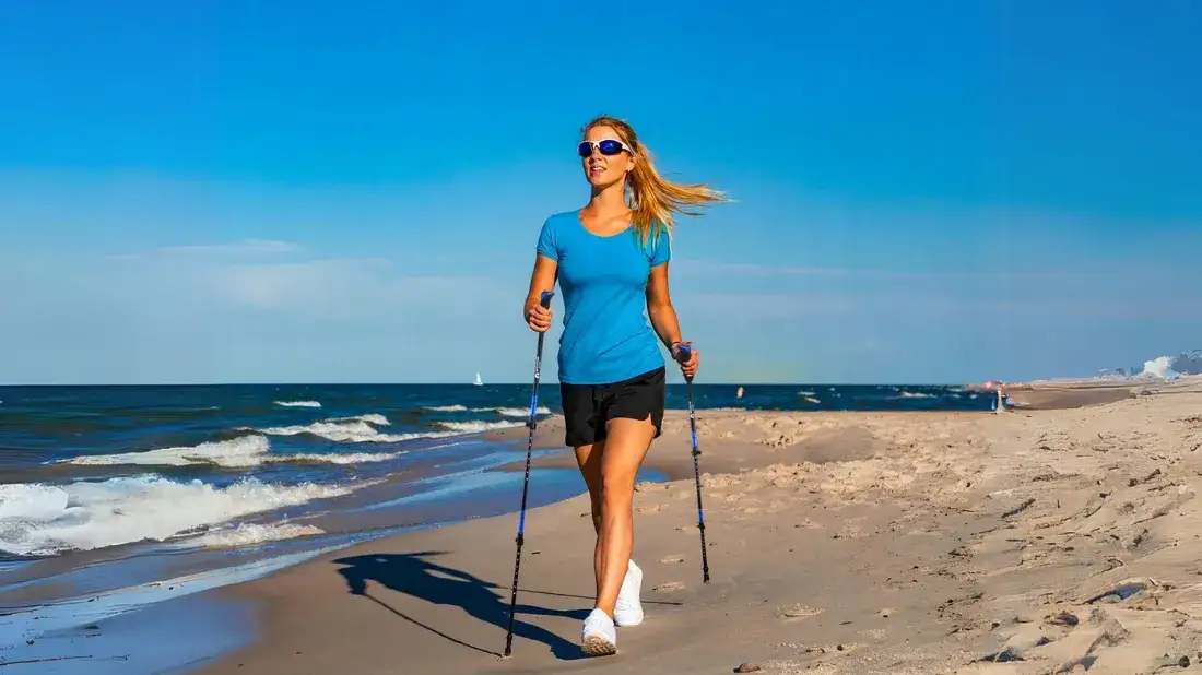 kobieta nordic walking rower basen