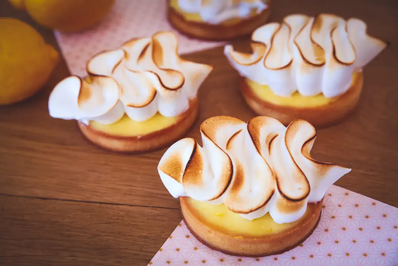 Tarte au citron meringuée classique et tartelettes individuelles