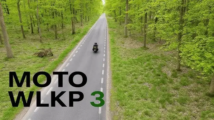 Motocykl nad Jeziorem Lusowskim lub leśna droga Puszcza Zielonka