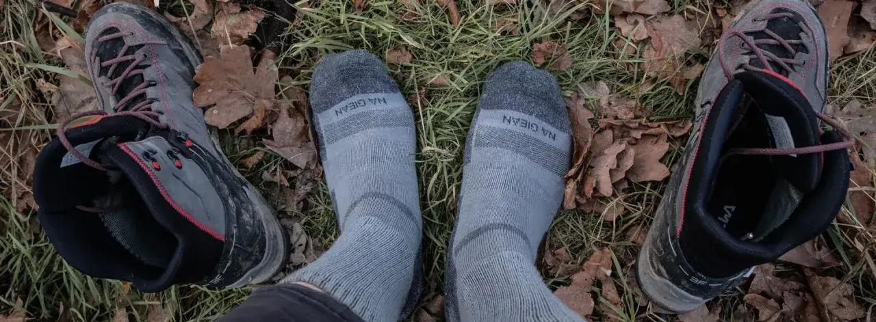 por&oacute;wnanie skarpet merino i syntetycznych