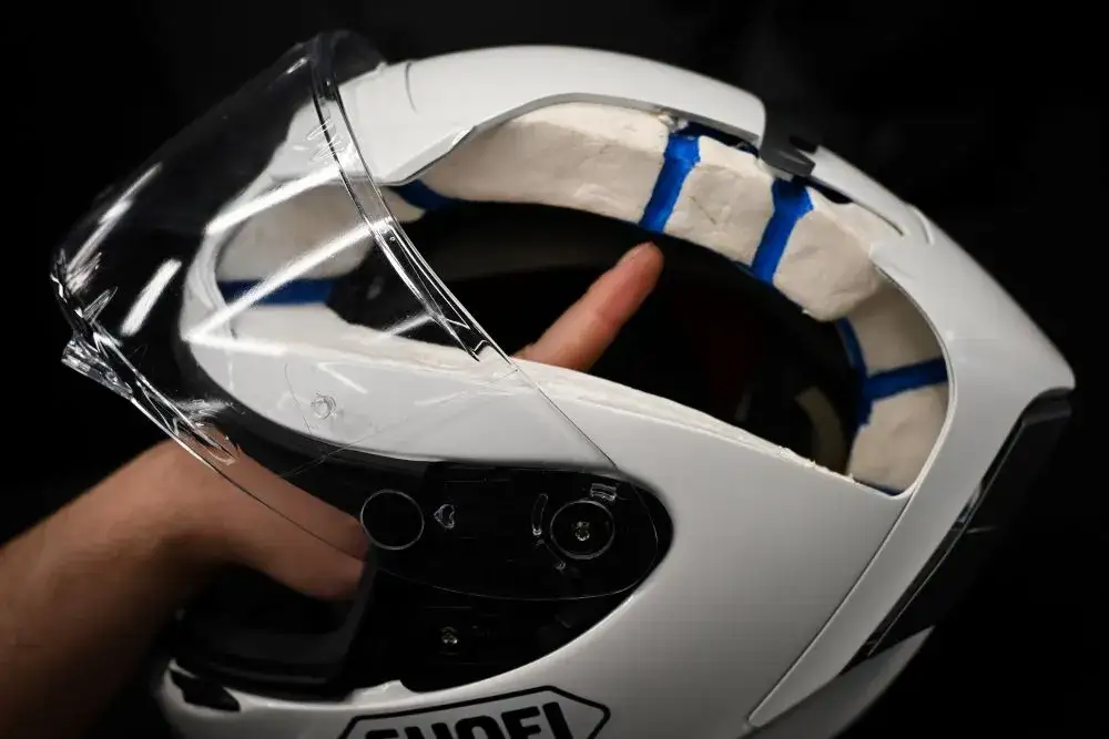 budowa kasku motocyklowego materiały