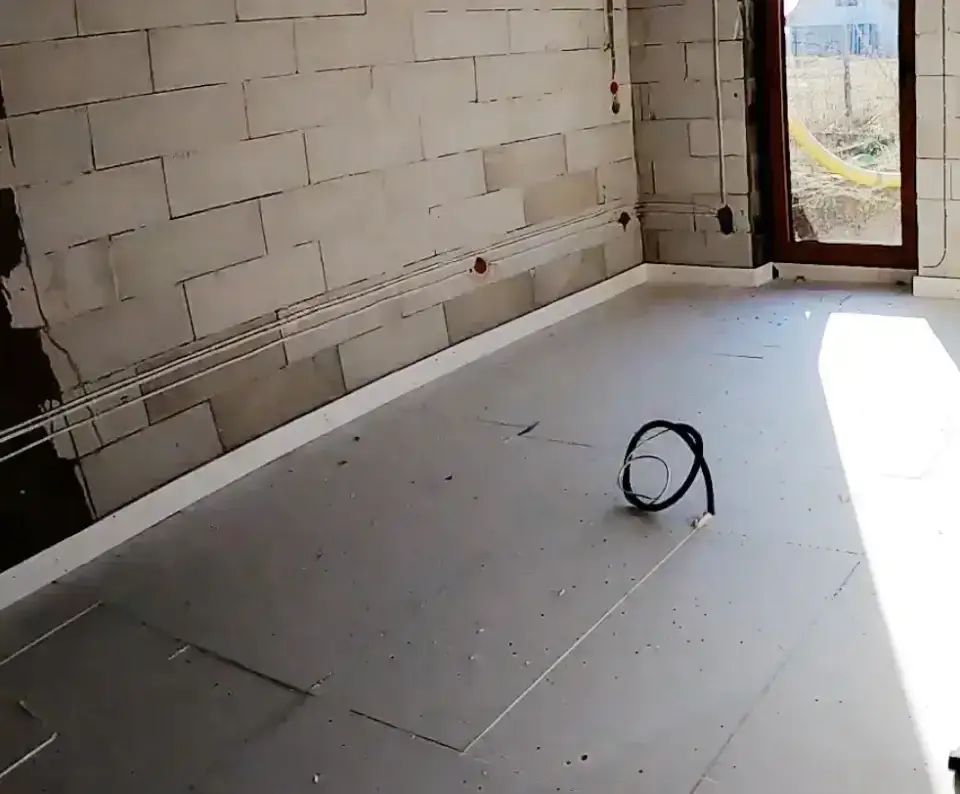 Dylatacja obwodowa pod wylewkę, taśma dylatacyjna