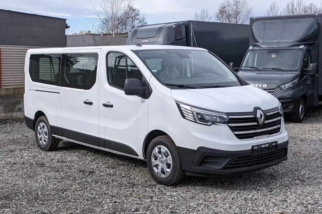 przykłady busów: furgon, minibus 9-osobowy, bus z DMC powyżej 3.5 tony