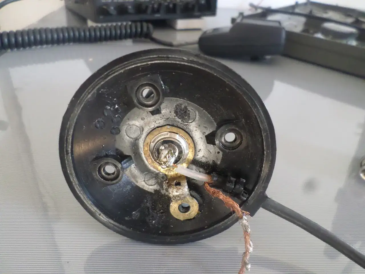 Uszkodzony bat anteny samochodowej przyczyny i skutki