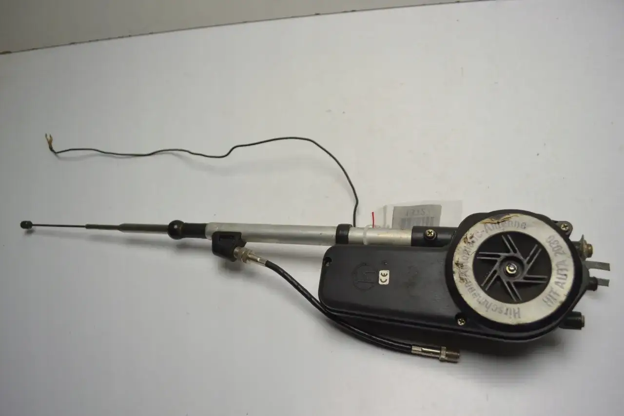 Uszkodzona antena samochodowa