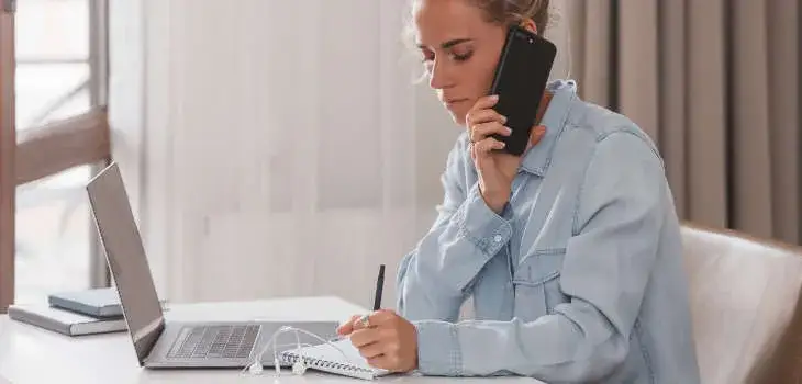 Zdjęcie Jak zacząć rozmowę o pracę przez telefon, aby uniknąć najczęstszych błędów